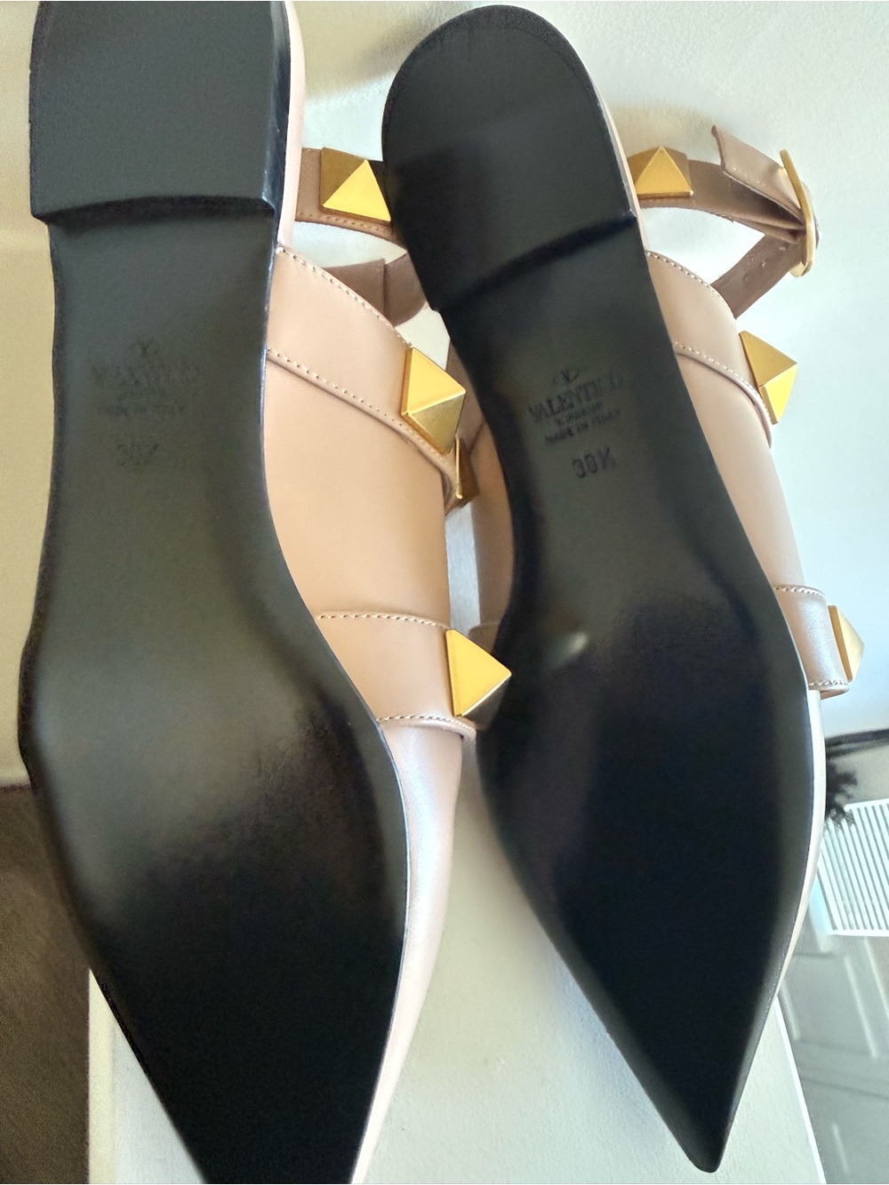 Valentino
Roman Stud Leather Ankle Strap Flat 38.5 - Picture 5 of 8